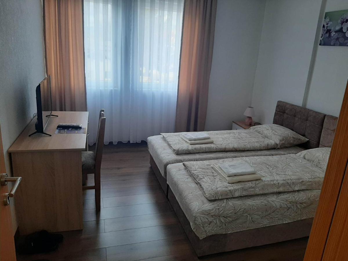 Vila Centar Mb Bed & Breakfast Sjenica Bagian luar foto